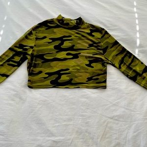 Mock Turtle Neck Camo Shirt SZ Jrs L